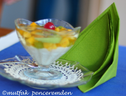 Meyveli Jöle Tatlısı